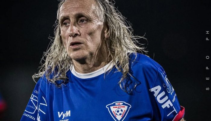 Ini Dia Pemain Sepak Bola Tertua di Dunia, Masih Bermain Aktif di Usia 62 Tahun