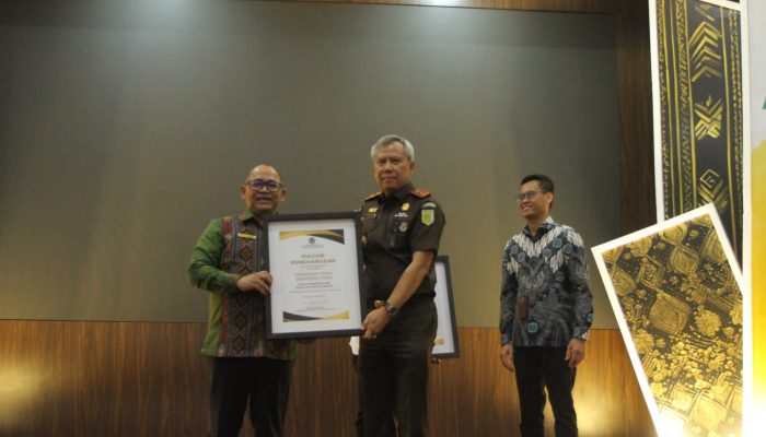Kejati Sumut Terima Penghargaan Kontributor Terbesar PNBP BMN dari DJKN Sumut