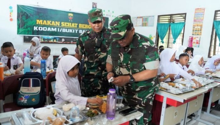 Kodam I/BB Laksanakan Program “Makanan Sehat Bergizi” di SDN 060884 Petisah Hulu