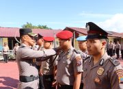 Kapolres Taput Pimpin Upacara Kenaikan Pangkat 39 Personel dan 1 PNS Polri