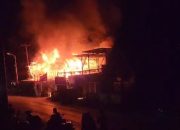 Kebakaran di Tarutung Hanguskan 2 Rumah Berlantai Dua