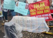 Warga Tegal Sari Mandala Demo Minta Kepling Lama Jangan Diganti