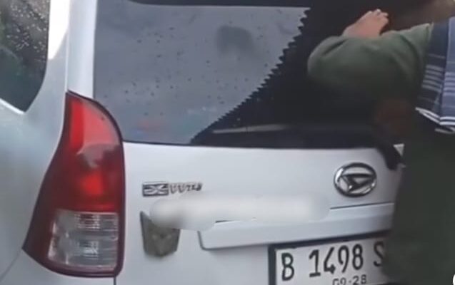 Ternyata Mobil Xenia yang Ditinggalkan di Gang Sempit, Dikendarai Lansia Pikun Usia 73 Tahun