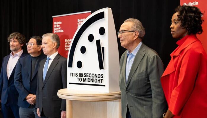 The Bulletin of the Atomic Scientists: Jam Kiamat Ditetapkan pada 89 Detik Menuju Tengah Malam