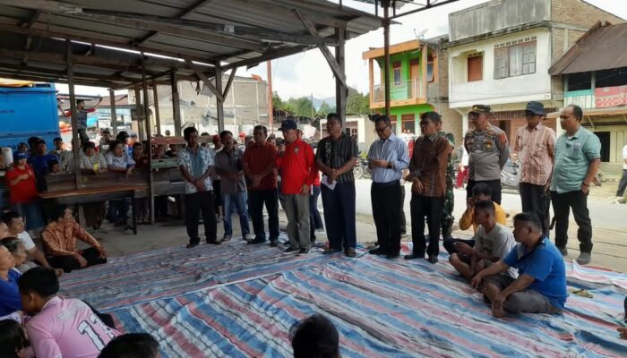 Bupati Toba Kunjungi Korban Kebakaran di Kecamatan Habinsaran