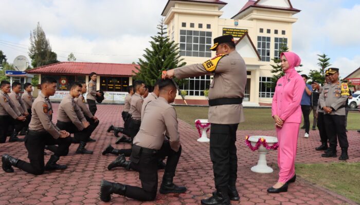 Kapolres Humbahas Sambut 15 Bintara Remaja dengan Tradisi Penyucian dan Orientasi Fisik