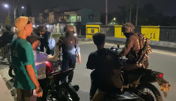 Tim Macan Polres Belawan Gelar Patroli Malam, Periksa Pemuda untuk Cegah Kriminalitas