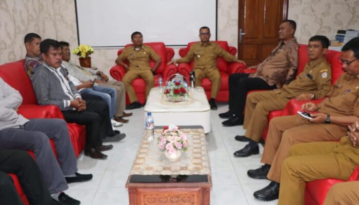 Setelah Bertarung di Pilkada Toba, Para Kandidat Duduk Bersama dalam Keakraban