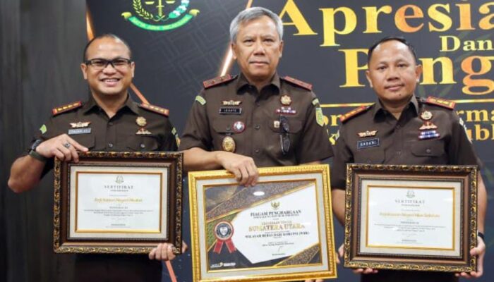 Kejatisu Terima WBK 2024 dari Kejaksaan Agung RI