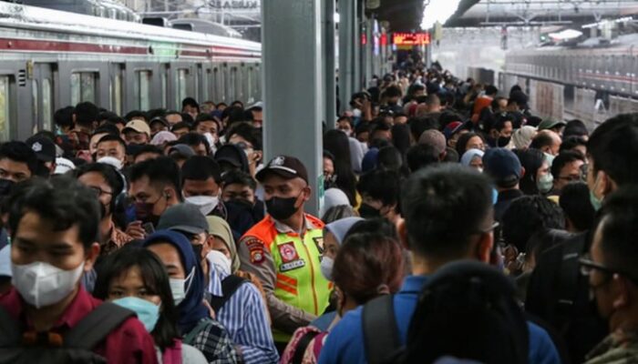 Survei KIC: 60% Pendapatan Kelas Menengah Habis untuk Kebutuhan Pokok dan Cicilan, Netizen Meragukan Hasilnya