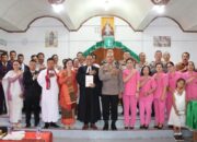 Kapolres Pakpak Bharat dan Bhayangkari Serahkan Bantuan Pembangunan Rumah Dinas Pendeta