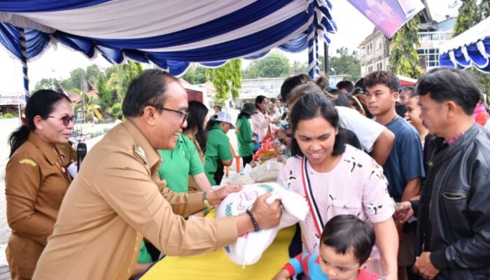 Gerakan Pangan Murah di Pangururan, Warga Antusias Borong Sembako