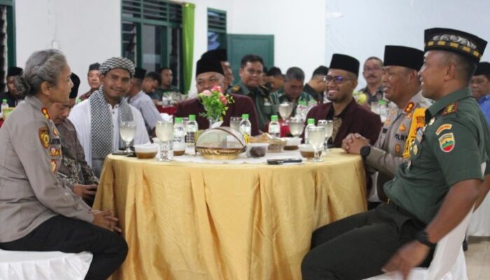 Kapolres Simalungun Hadiri Buka Puasa Bersama di Aula Koramil Model 08/Bgn