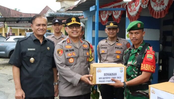 Wakil Bupati, Kapolres Pakpak Bharat, dan Bhayangkari Kunjungi Pos PAM dan Pos Pelayanan, Berikan Bingkisan Lebaran untuk Petugas