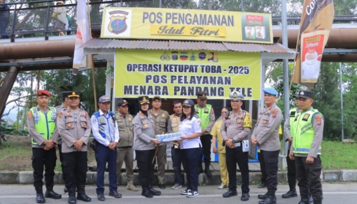 AKBP Rina Frillya Tinjau Pos Pelayanan Operasi Ketupat Toba 2025 di Samosir