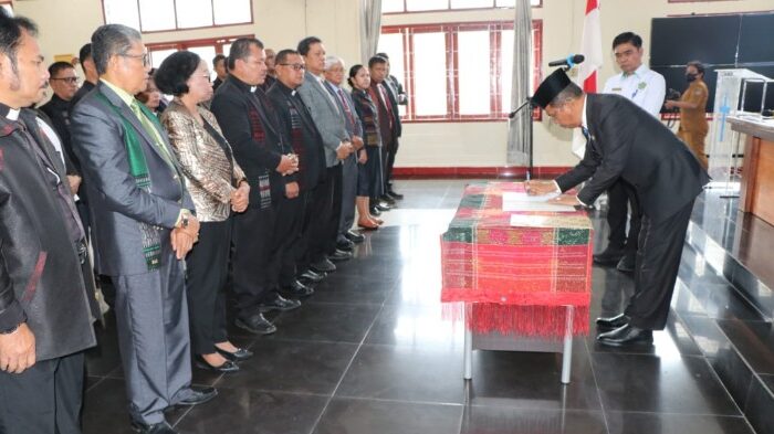 Wabup Toba Kukuhkan Pengurus BKAG untuk Periode 2025–2029