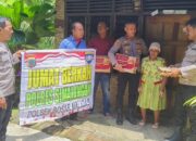 Jum’at Berkah, Polsek Bosar Maligas Salurkan Bantuan untuk Ibu Legyem (72)
