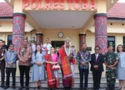 Bupati dan Forkopimda Toba Sambut Kapolres Baru dengan Upacara Adat Batak