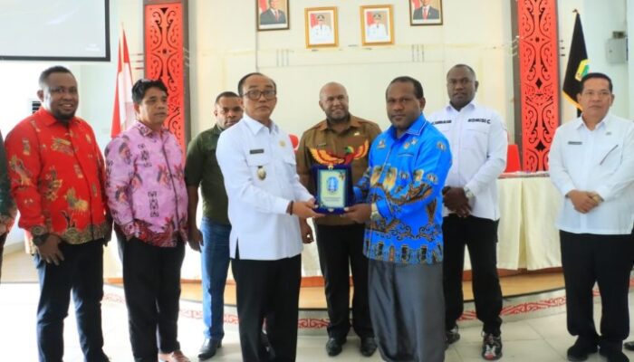 Wabup Samosir Sambut Hangat DPR Jayapura dalam Studi Tiru Pengelolaan Danau