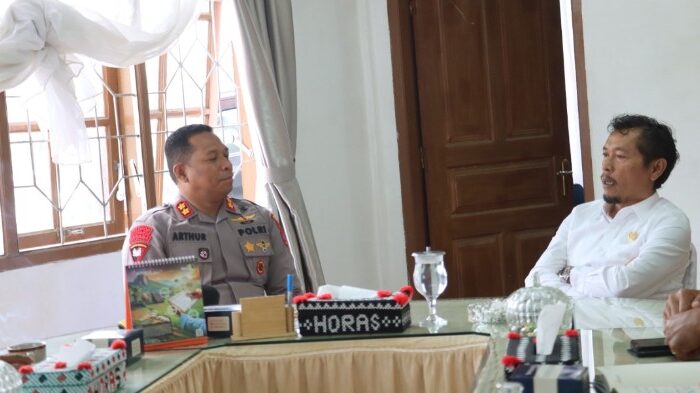 Pererat Sinergi, Kapolres Humbang Hasundutan Silaturahmi ke Kantor DPRD