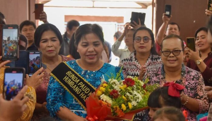 Meriah dan Penuh Makna! Bunda PAUD Humbahas Hadiri Pensi TK Pembina 001