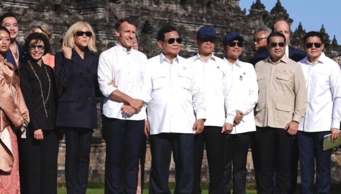 Menteri Ekraf Sambut Presiden Macron di Borobudur, Didampingi Presiden Prabowo
