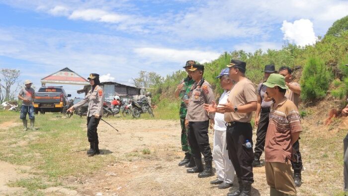 Tanggap Darurat Karhutla, Kapolres Samosir Turun ke Huta Ginjang