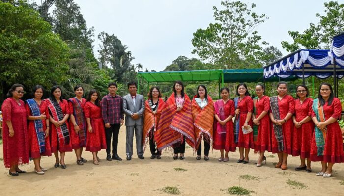 Wabup Humbahas Hadiri Syukuran Drum Band UPT SMP N 030 Pakkat