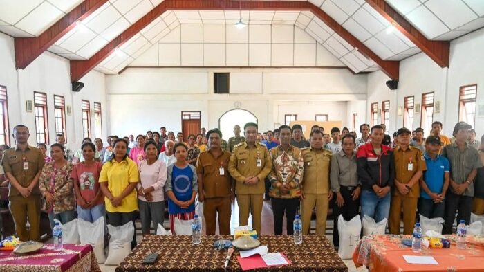 Peduli Korban Banjir, Bupati Humbahas Salurkan Ribuan Kilogram Beras di Onan Ganjang dan Pakkat