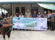 Presiden dan Gubernur Sumut Serahkan Sapi Qurban untuk Umat Muslim di Toba
