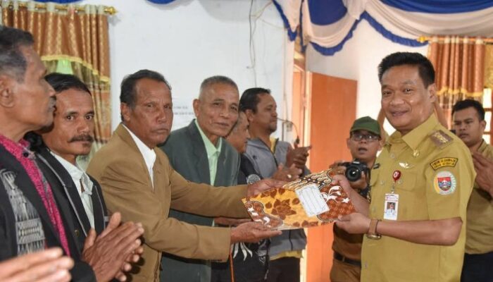 Bupati Humbahas Lepas Anak PAUD dan Terima Hibah Tanah untuk Pembangunan TK Negeri di Lobutolong