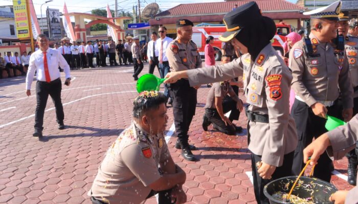 15 Personel Polres Samosir Naik Pangkat, Dua Perwira Purnabakti Diberi Penghargaan