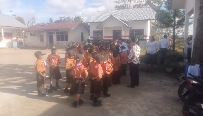 SDN 173382 Hutatinggi Rayakan Hari Anak Nasional dengan Makan Roti Bersama