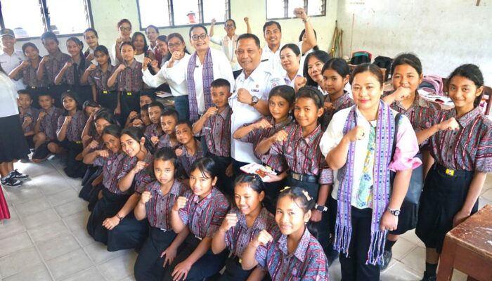 Ketua TP PKK Taput Motivasi Siswa SMPN 2 Pagaran di Hari Anak Nasional