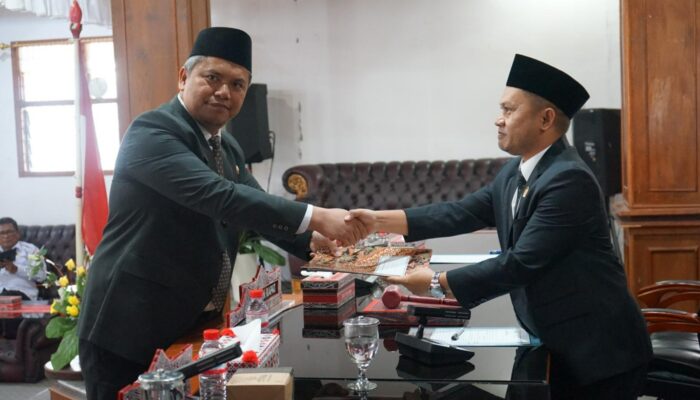 Nota Jawaban Disampaikan, Pemkab Taput Siap Sempurnakan Ranperda APBD Sesuai Aspirasi DPRD