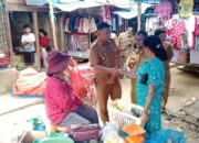 Camat Parmonangan Tinjau Pasar Hutajulu: Dorong Stabilitas Harga dan Kebersihan Lingkungan