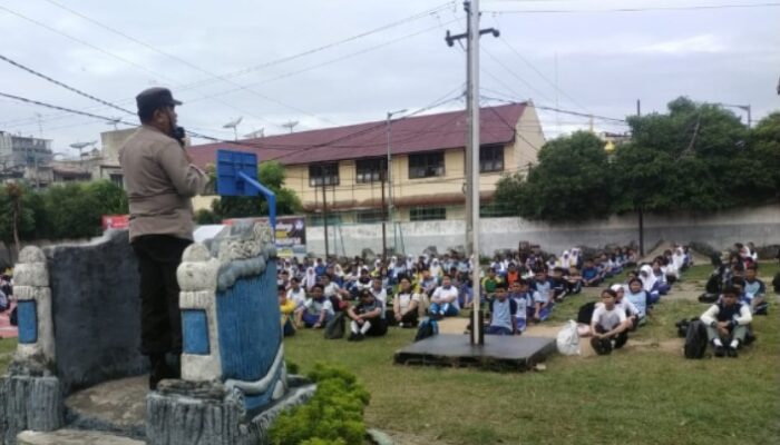 MPLS SMAN 4, Polsek Siantar Timur Sampaikan Pesan Wawasan Kebangsaan ke Siswa
