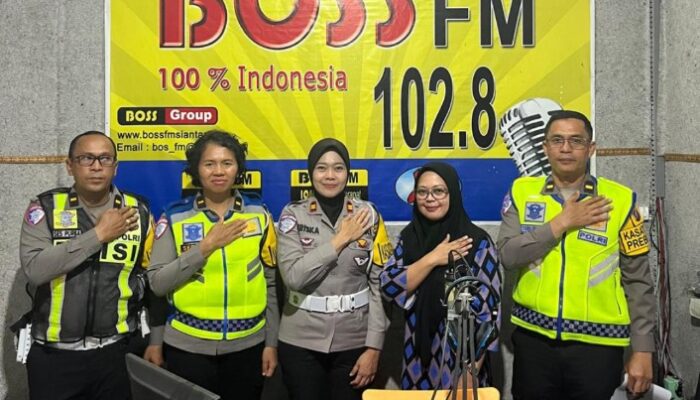 Lewat Radio, Kasat Lantas Sosialisasikan Operasi Patuh Toba 2025 ke Warga Pematangsiantar