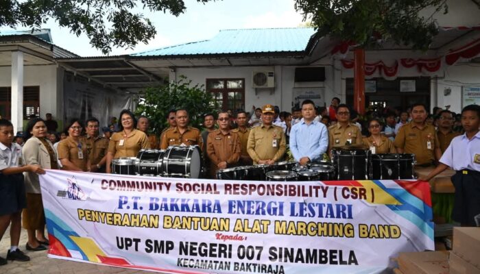 PT BEL Serahkan CSR Alat Marching Band untuk SMPN 007 Sinambela