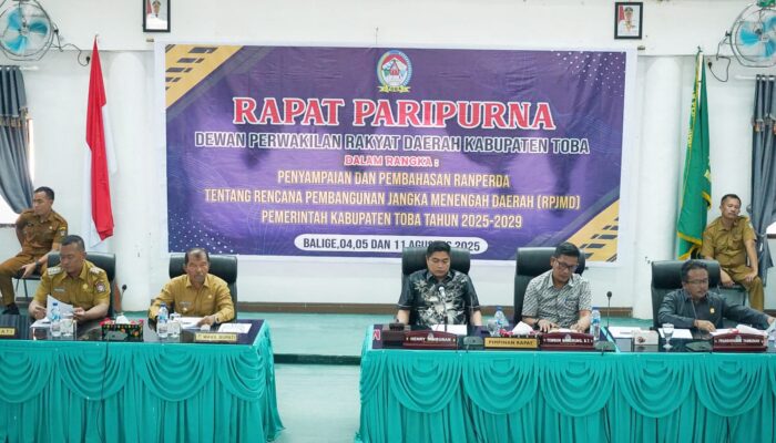 Fraksi DPRD Toba Sampaikan Pandangan Kritis dalam Paripurna Ranperda RPJMD 2025–2029