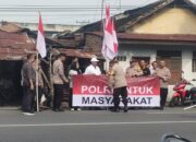 Semangat HUT RI, Polsek Medan Timur Bagikan Bendera di Jalan Gaharu