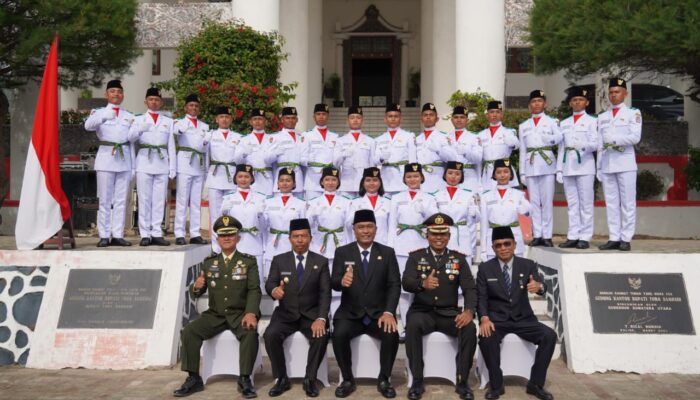 20 Pelajar Terbaik Toba Resmi Dikukuhkan sebagai Paskibraka 2025