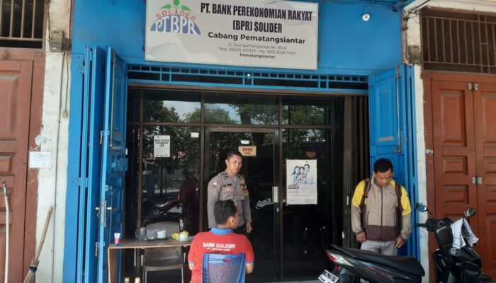 Personel Polsek Siantar Utara Sambangi BPR Solider, Ada Apa?
