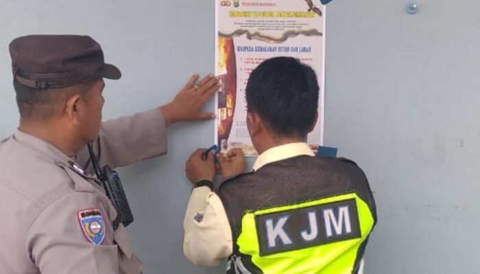 Polsek Siantar Selatan Bagikan Selebaran Himbauan kepada Warga