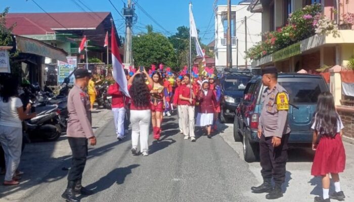 Pawai Marching Band SMP RK Bintang Timur Warnai HUT RI ke-80 di Pematangsiantar