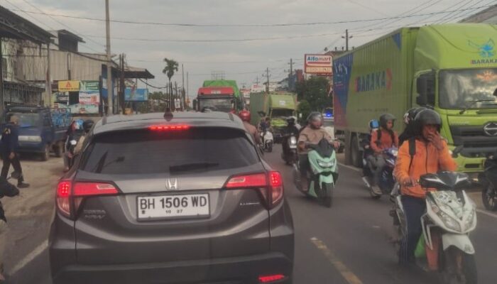 Pagi-Pagi Jalur Mendalo Macet, Dua Truk Kecelakaan di Jaluko Muaro Jambi