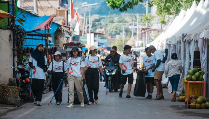 ITDC Gelar Aksi Bersih Danau Toba di Tengah Ajang The Lake Toba GP 2025
