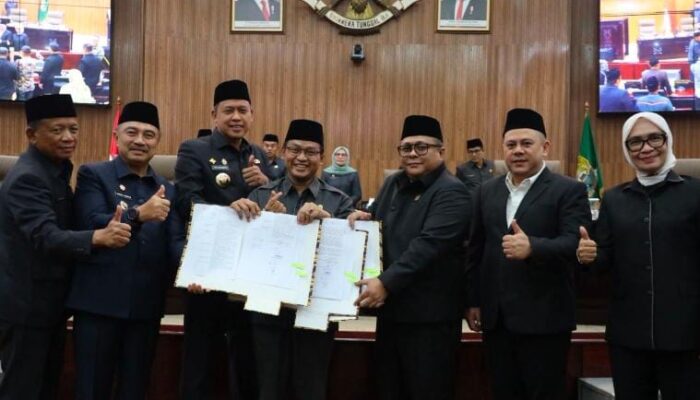 Tri Adhianto Teken KUA-PPAS 2025: Honor RT/RW Naik, Dana Hibah RW Cair Oktober