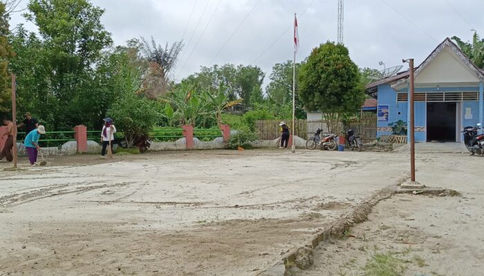 Dipimpin Pangulu Inda Merywati, Perangkat Nagori Mekar Sidamanik Gelar Aksi Bersih-Bersih
