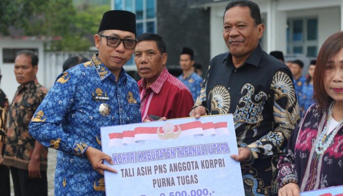 Upacara Hari Kesadaran Nasional, Pemkab Taput Beri Tali Asih kepada ASN Pensiun